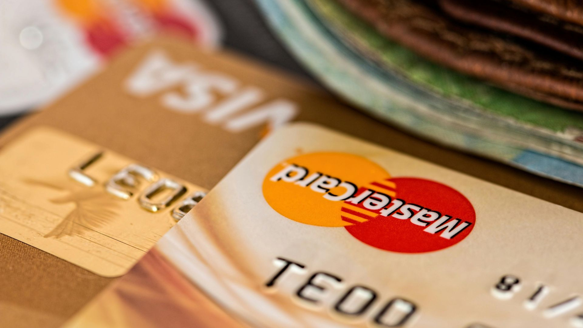 How to use credit cards responsibly